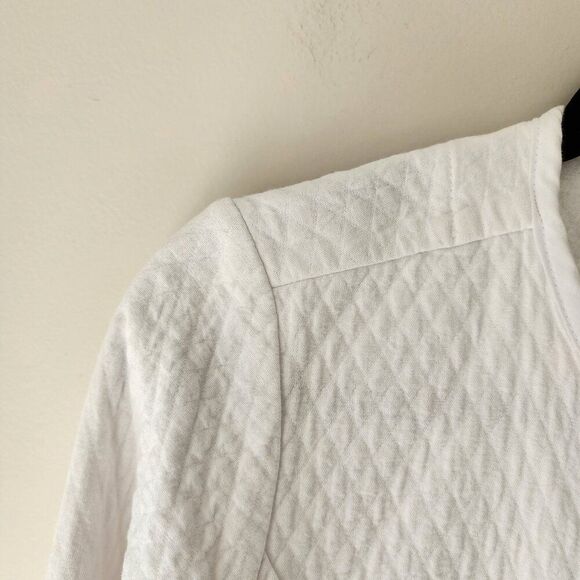 Women's XXS Isaac Mizrahi Quilted Jacket | White | Snap Button Down | Crew Neck - Picture 3 of 13